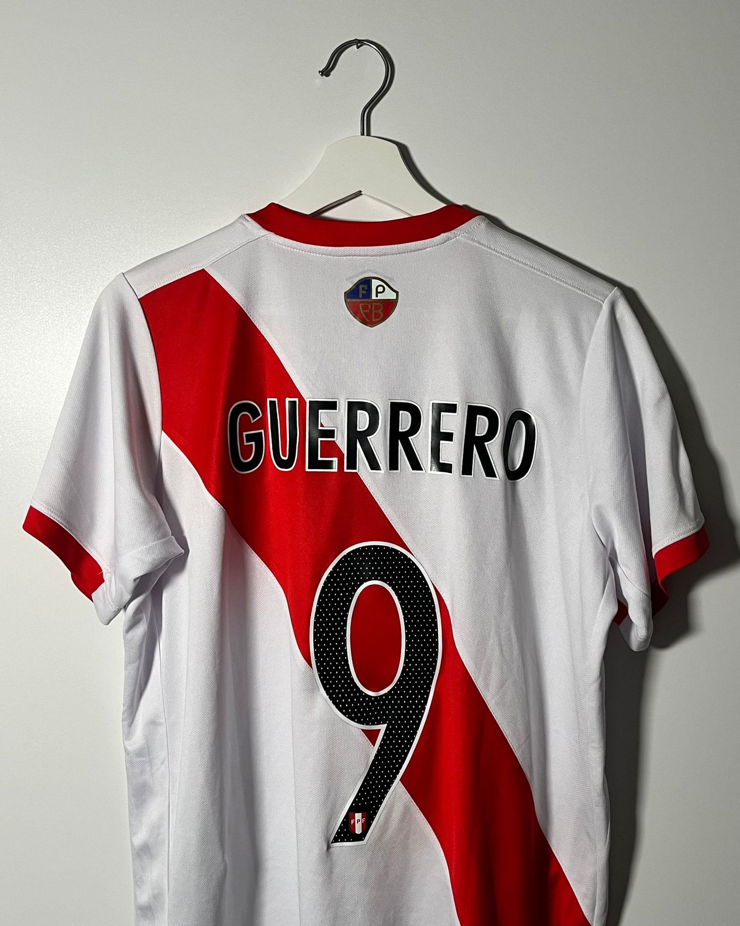 Peru | 2015 Heim-Trikot | Umbro | Paolo Guerrero | M