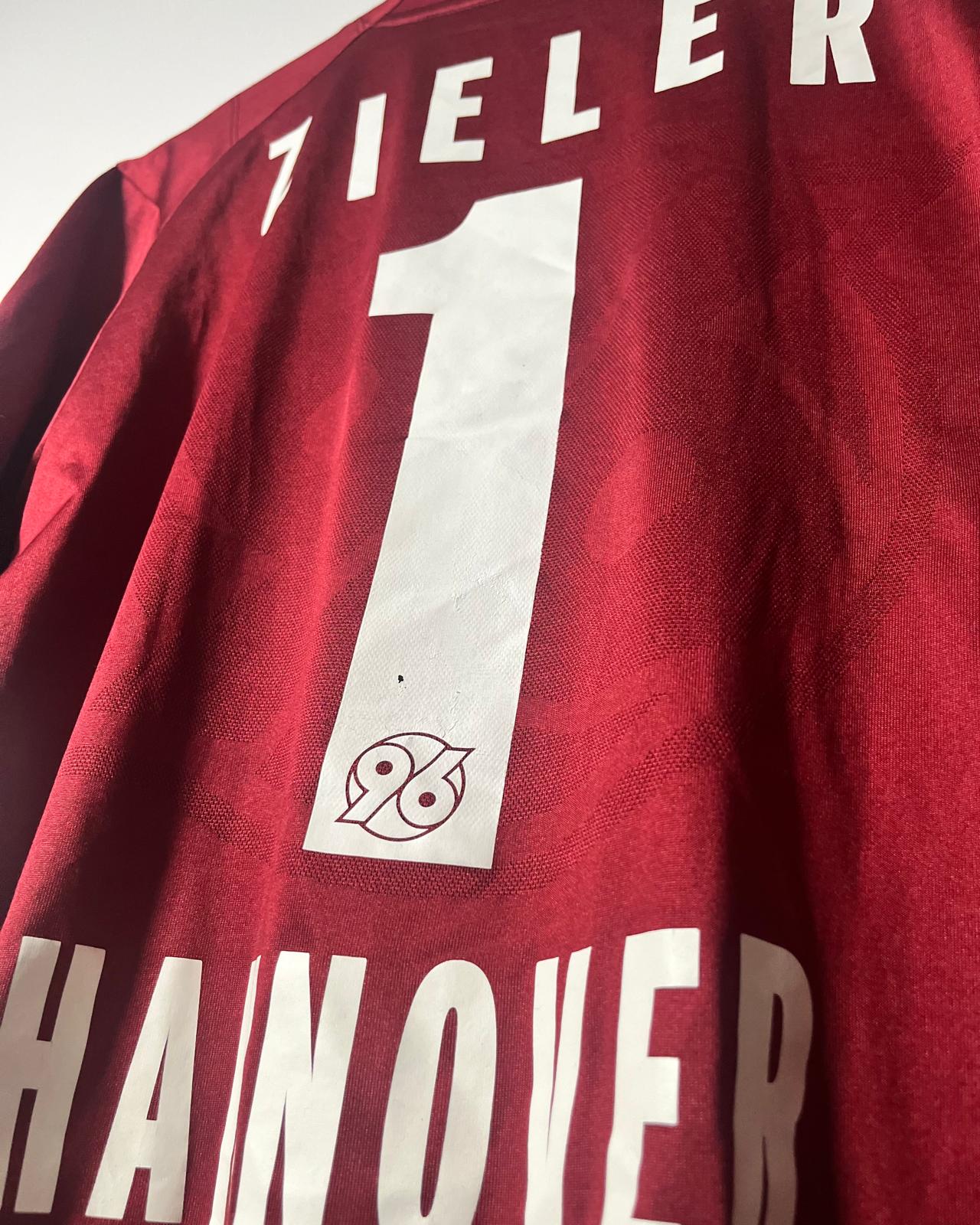Hannover 96 | 2011 Heim-Trikot | Jako | Ron-Robert Zieler | S