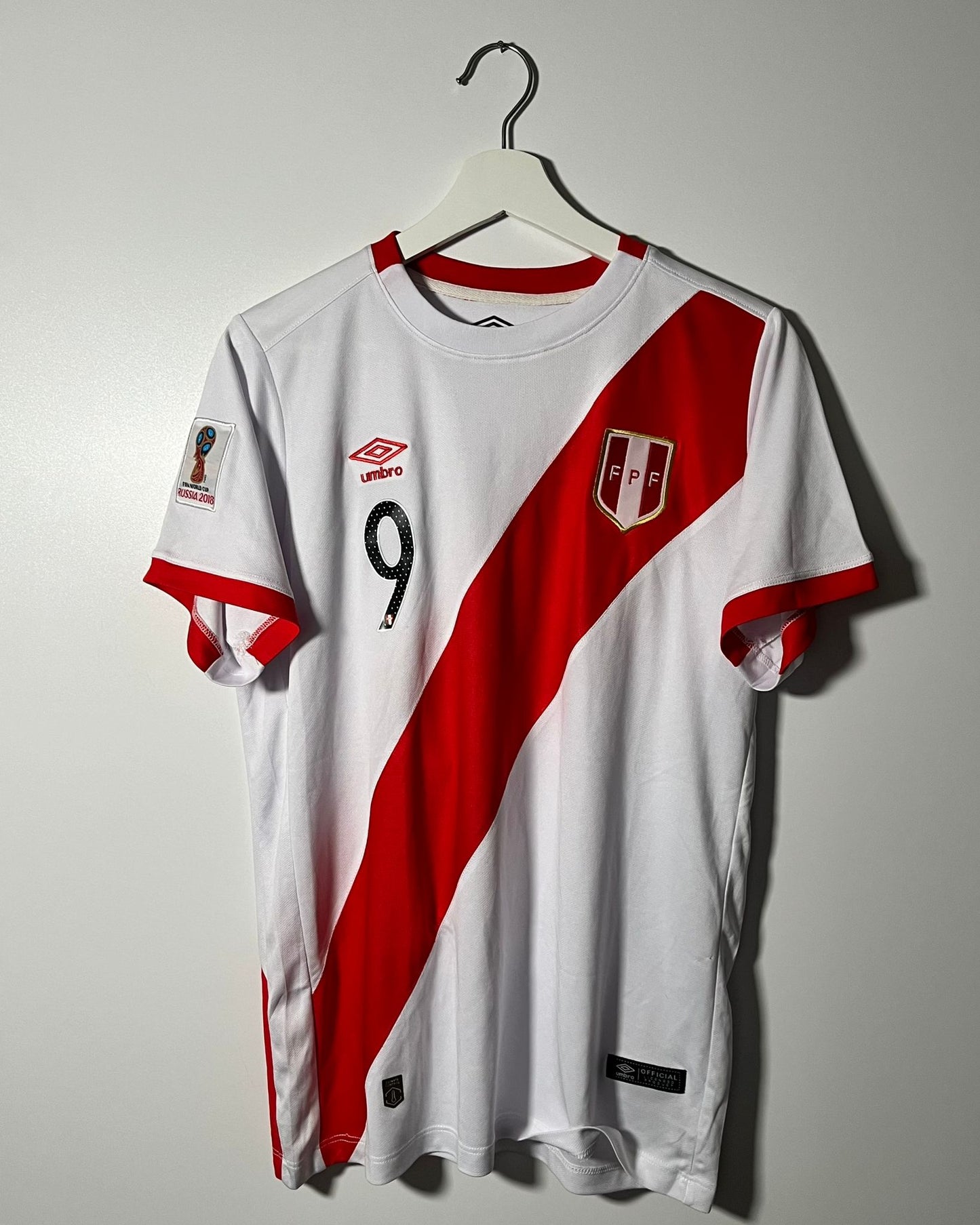 Peru | 2015 Heim-Trikot | Umbro | Paolo Guerrero | M