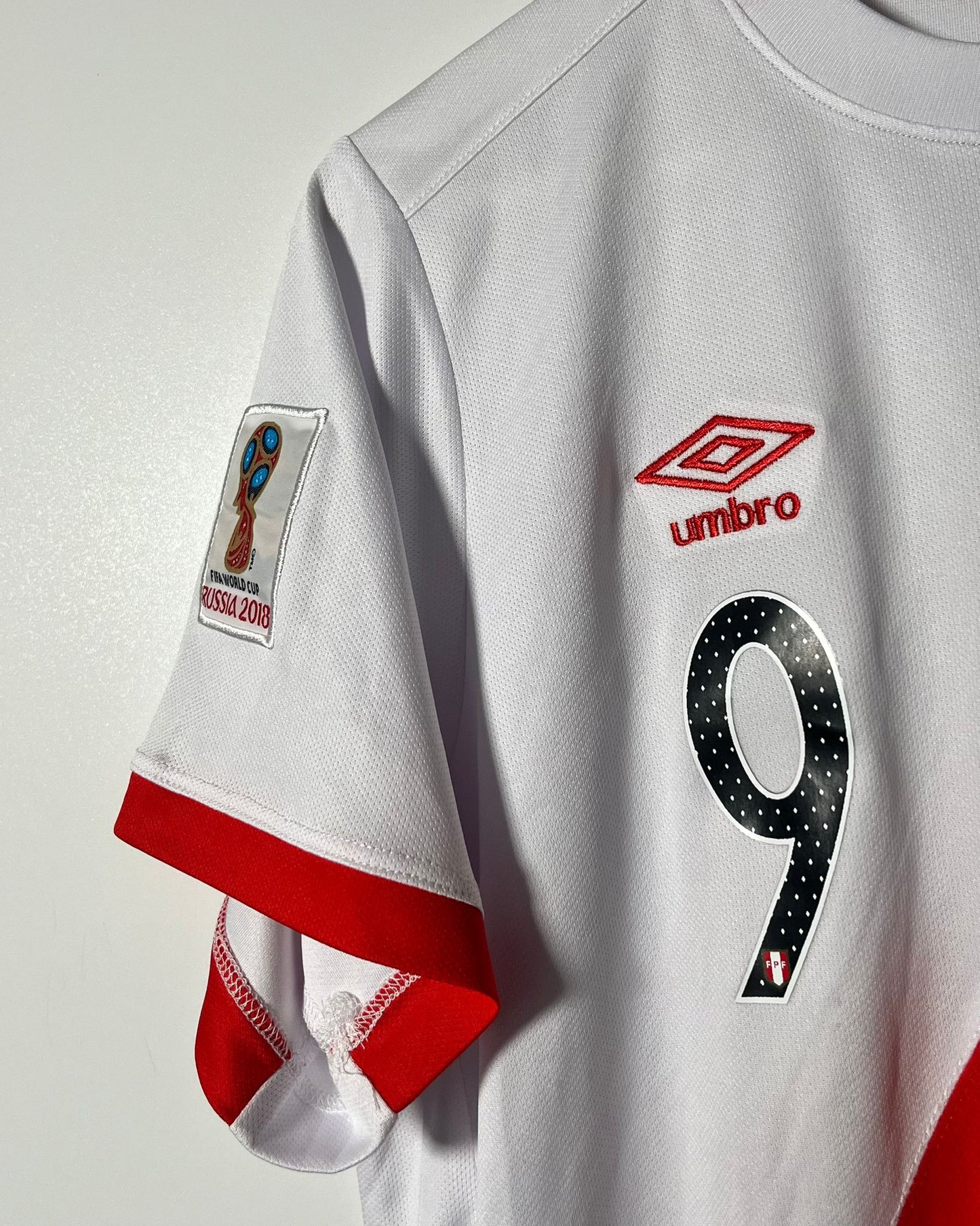 Peru | 2015 Heim-Trikot | Umbro | Paolo Guerrero | M