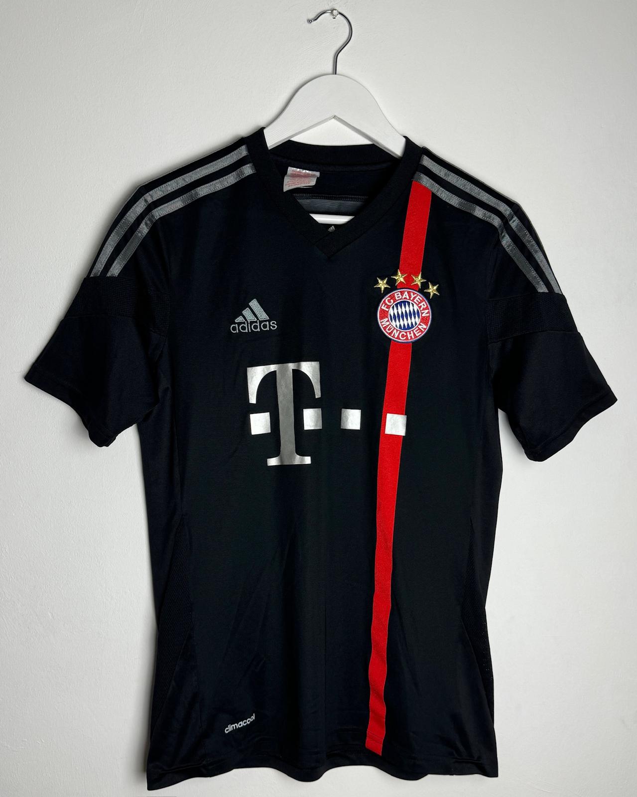 FC Bayern München | 2014 Ausweich-Trikot | Adidas | S