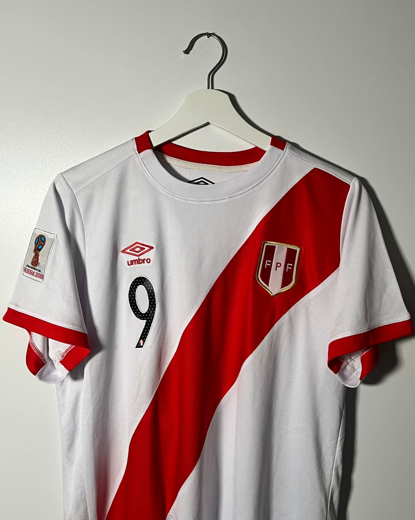 Peru | 2015 Heim-Trikot | Umbro | Paolo Guerrero | M
