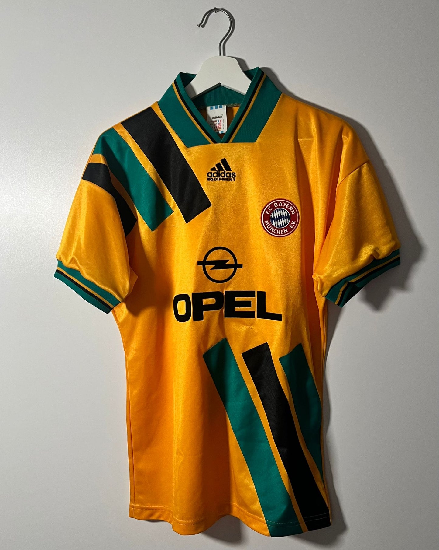 FC Bayern Munich | 2005 home jersey | Adidas | XL