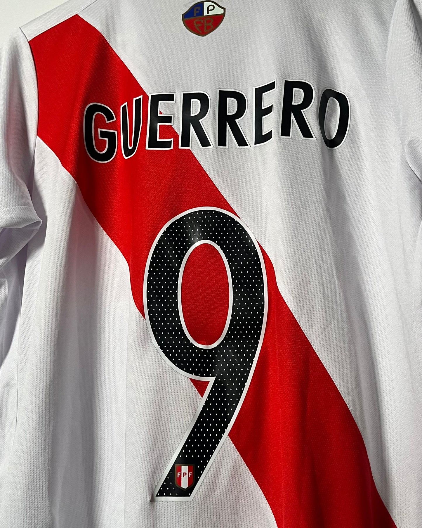 Peru | 2015 Heim-Trikot | Umbro | Paolo Guerrero | M